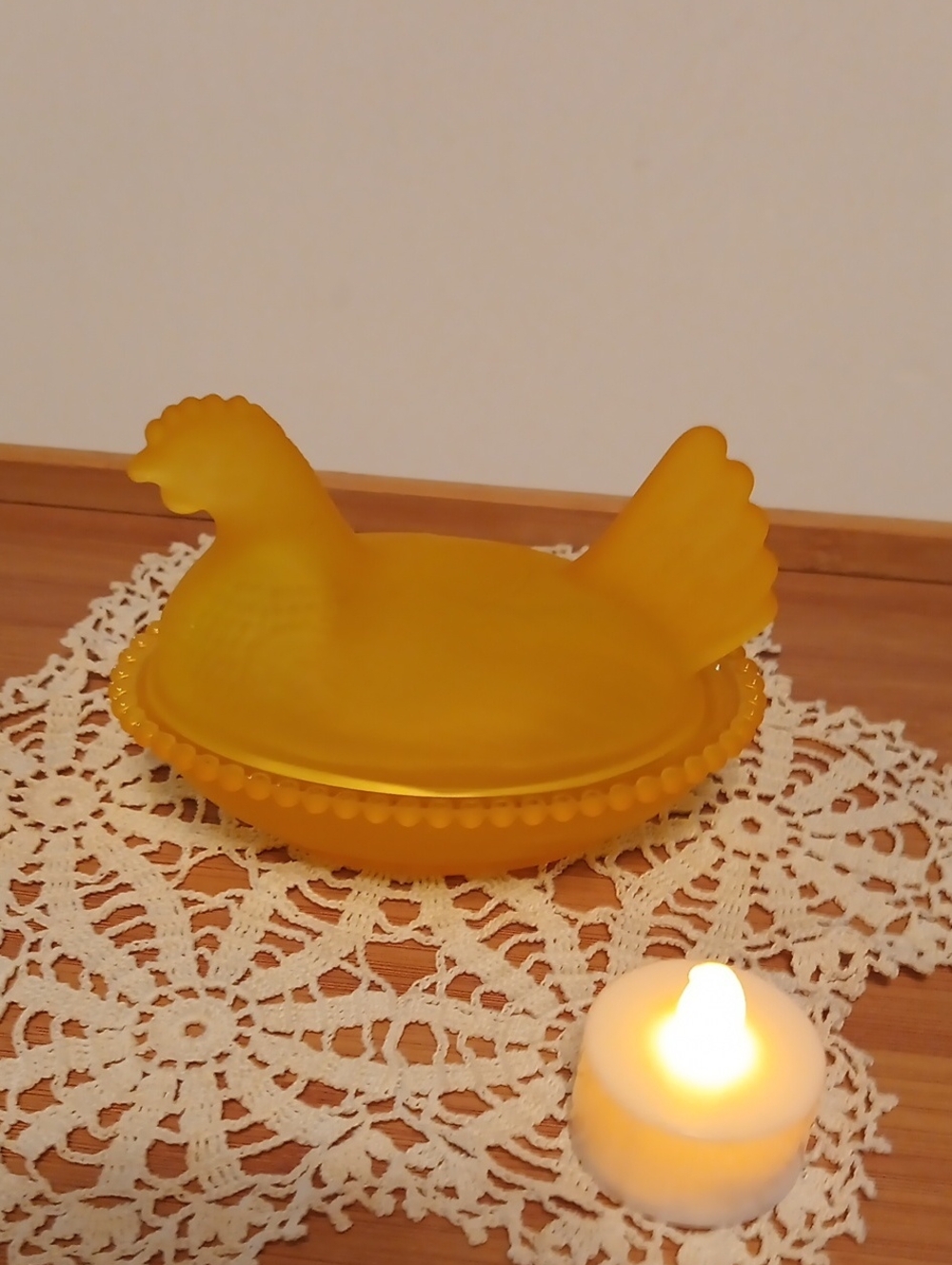 Vintage Inspired Yellow Satin Hen On Nest Glass 4.5 Inches Long